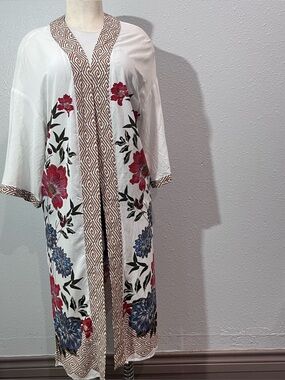 Black Rainn women’s Floral Pattern Kimono/Cover-up, size M/L